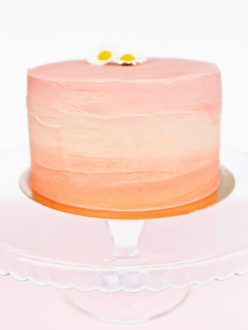 Swirl cake med whipped cream cheese och hallon