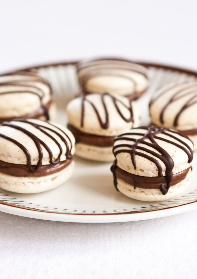 Kardemummamacarons med mjölkchokladtryffel