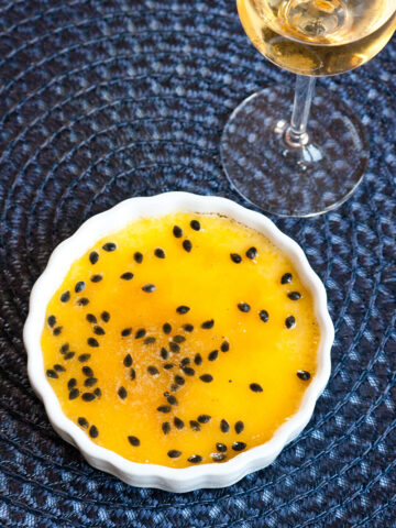 Crème brûlée med passionsfrukt