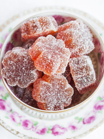 Gelégodis med jordgubb