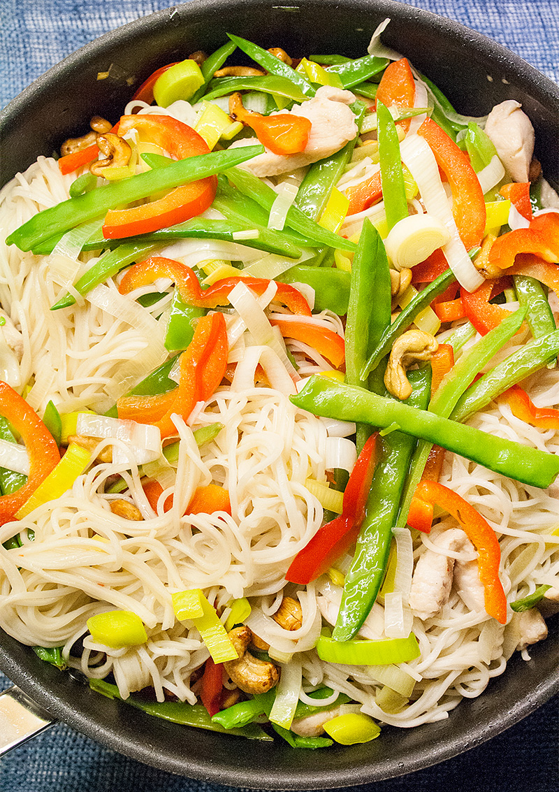 Kycklingwok med kokosmjölk och cashewnötter