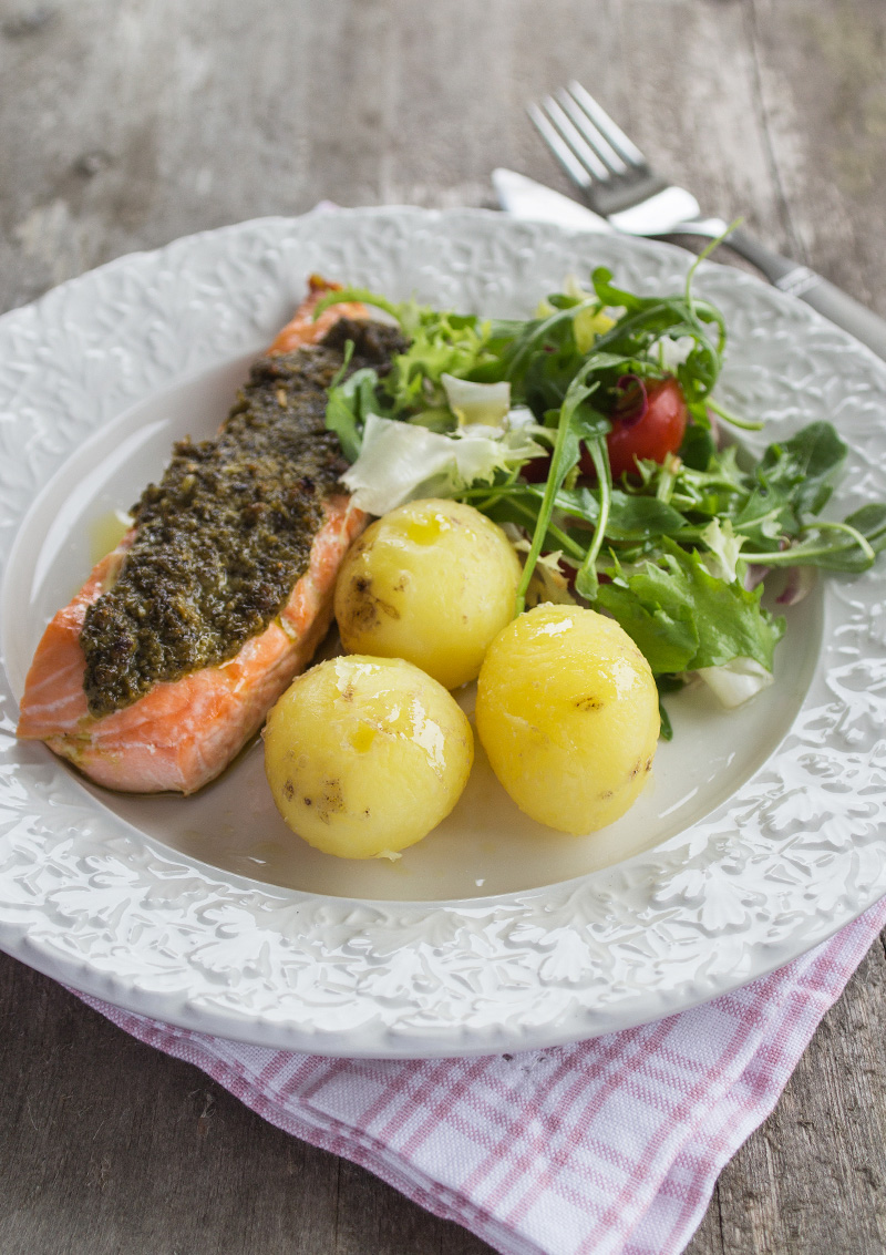 Ugnsbakad lax med pesto