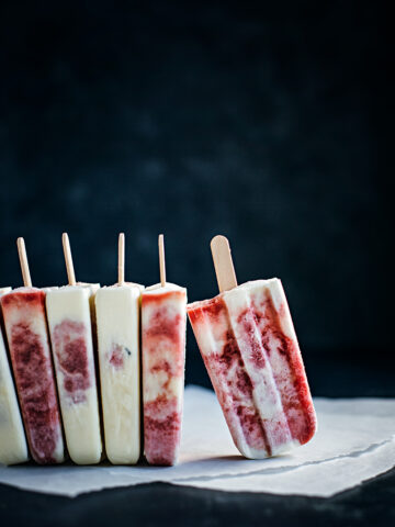 Mascarponeglass med jordgubbar och balsamvinäger