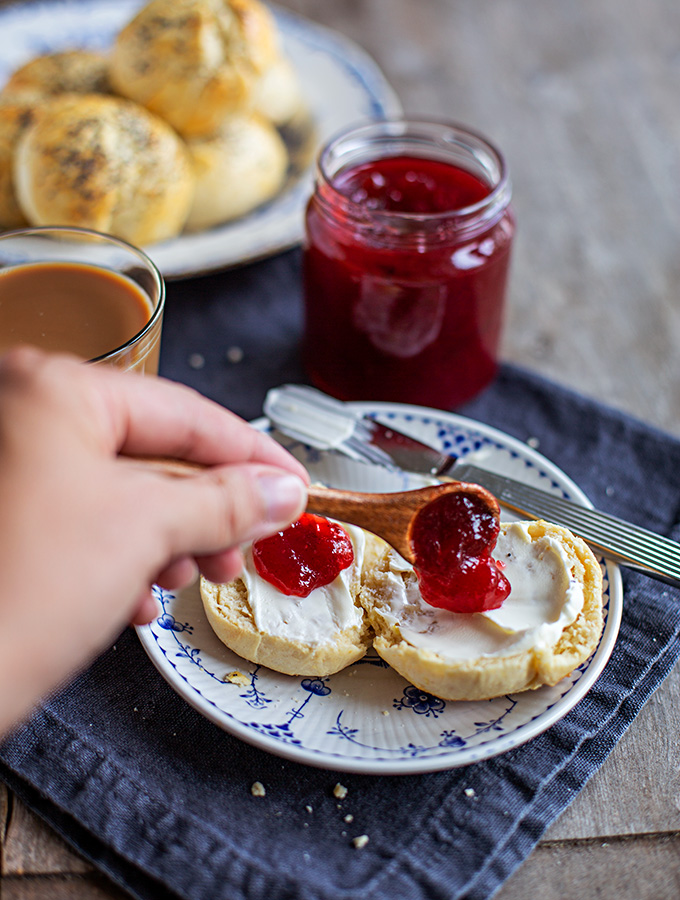 Scones med citron och vallmofrön