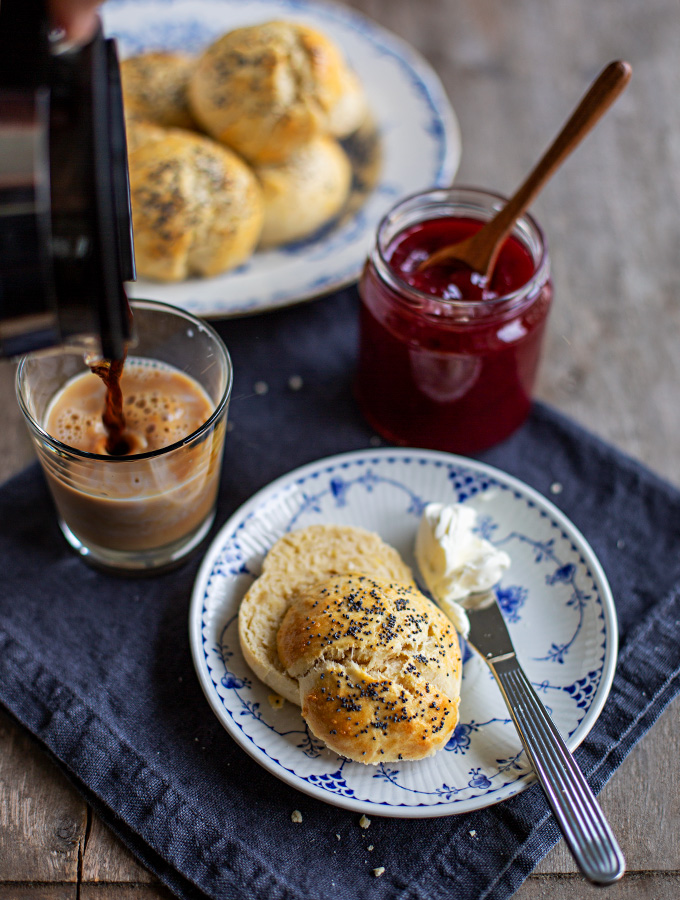Scones med citron och vallmofrön