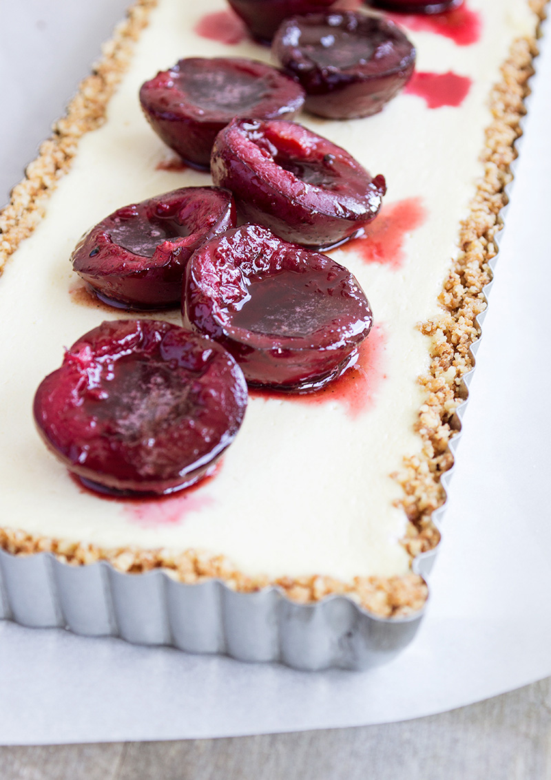 Ricottacheesecake med bakade plommon