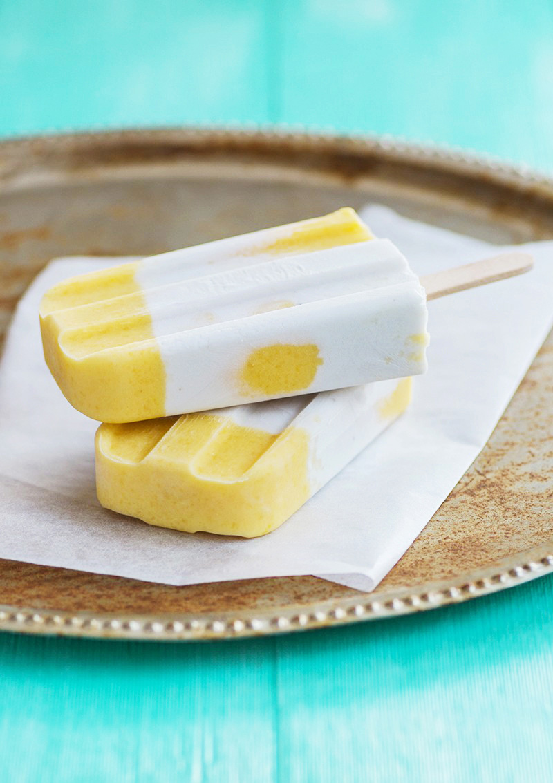 Kokos- och mangoglasspinnar