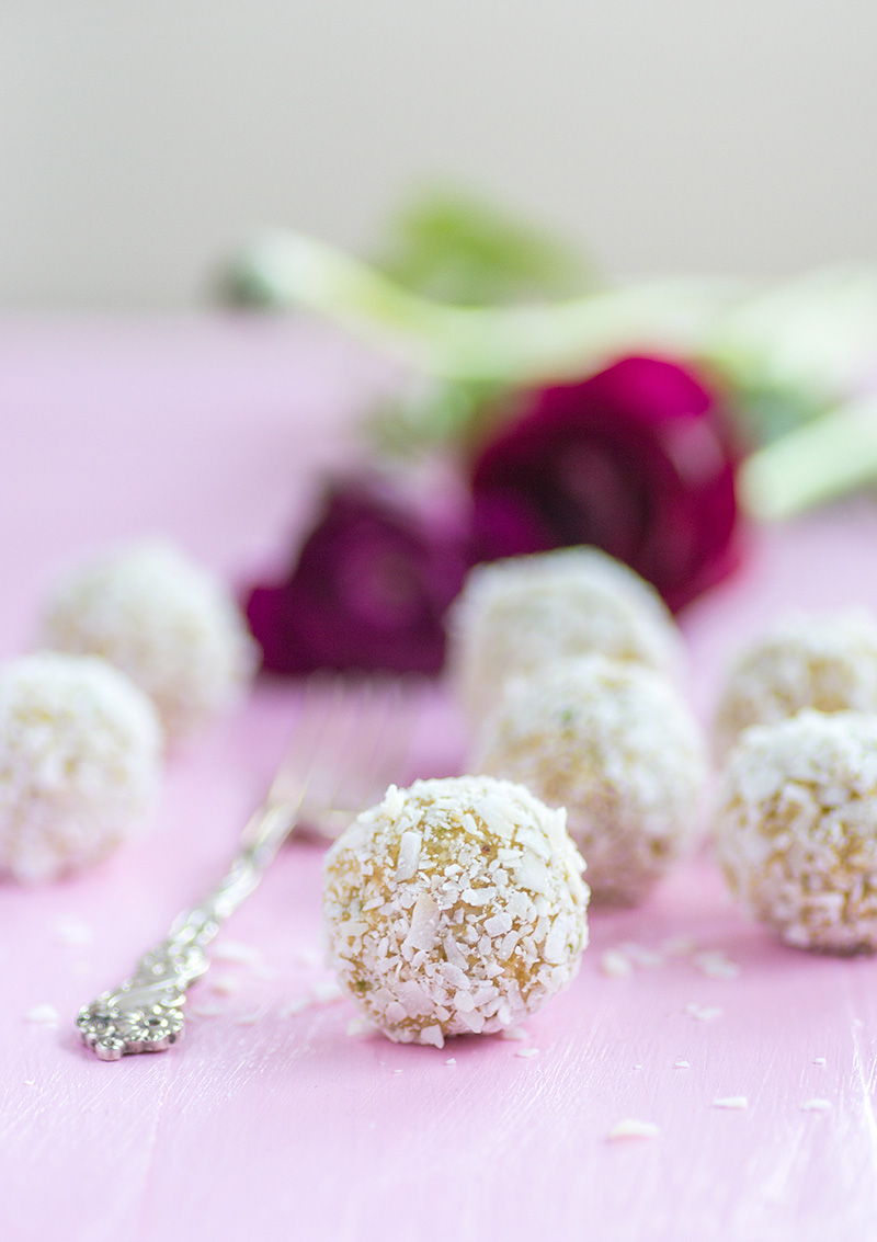 Raw food-bollar med mango och kokos