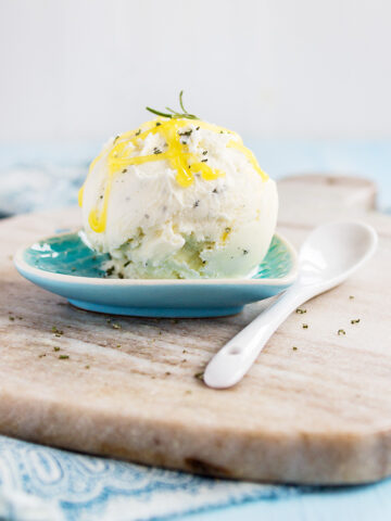 Vaniljglass med rosmarin och lemon curd