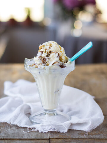 Vanilj- och rabarberpajglass