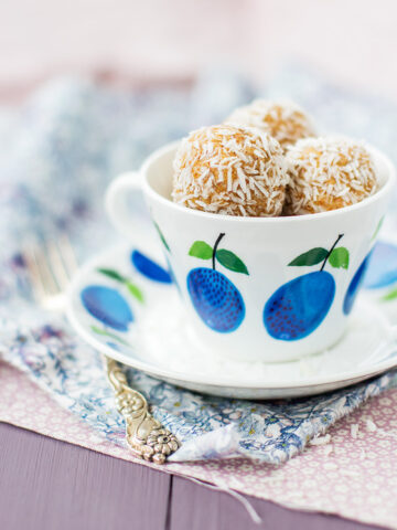 Mandel- och kokos bliss balls