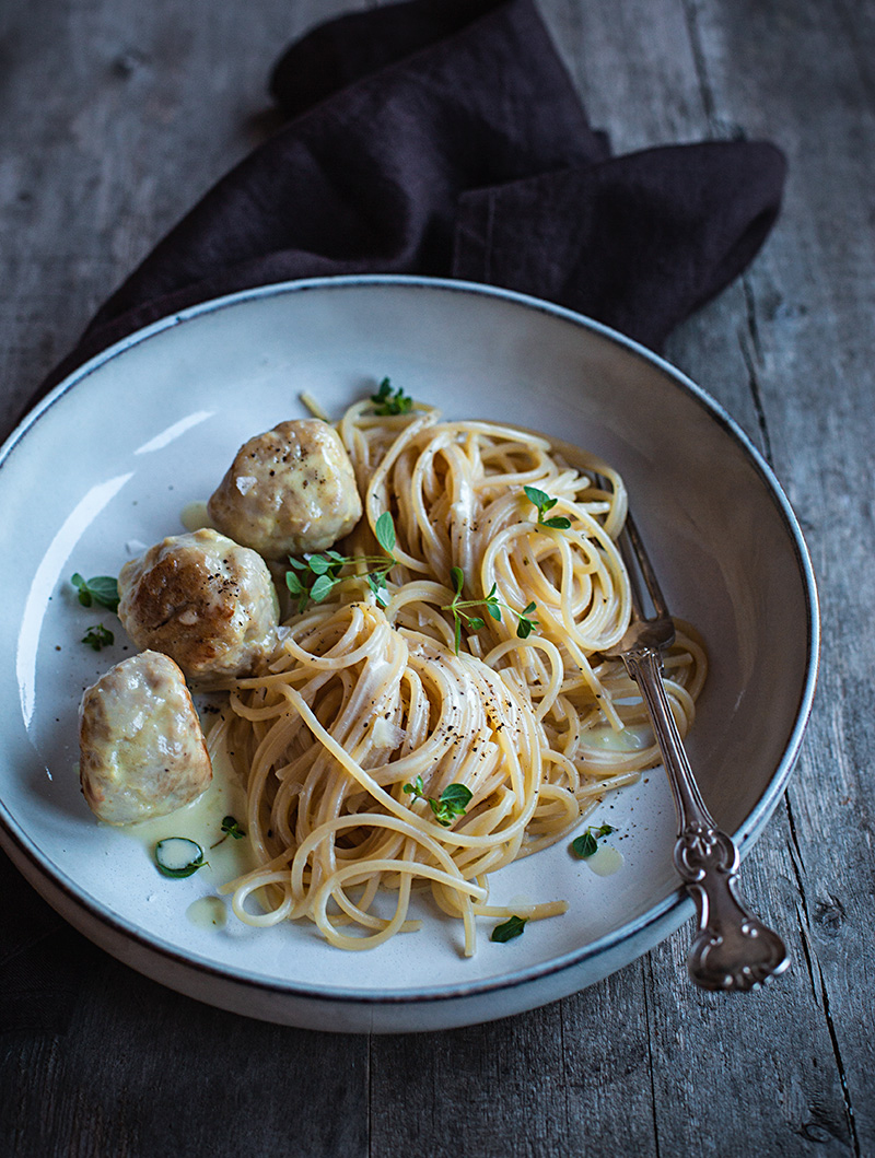 Kycklingbullar med krämig citronpasta