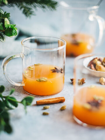 Varm äppeldryck med calvados